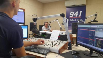 Campo Abeto FM estÃ¡ com programaÃ§Ã£o especial dos 33 anos